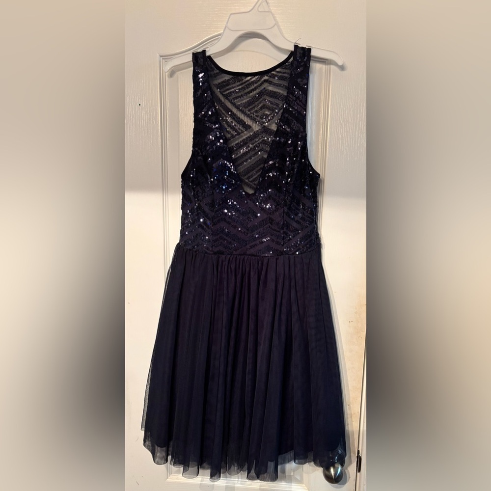 3/$30 Navy short formal dress with tulle and rhinestones size 5